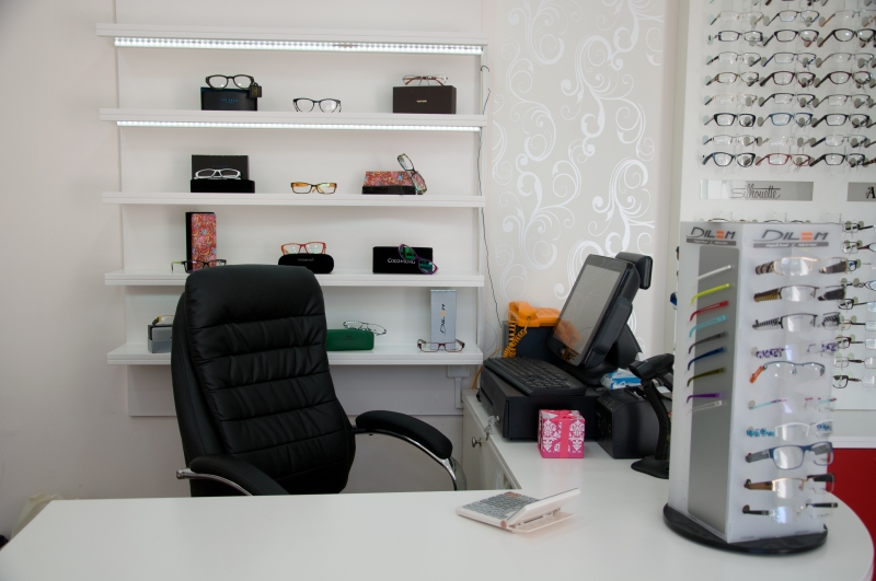 opticien-ST JULIEN-min_spectacle-office-furniture-room-interior-design-design-809392-pxhere.com